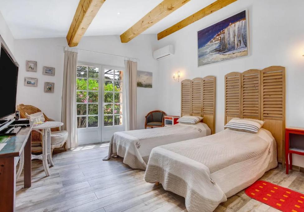 Domaine L'Helion Bed & Breakfast Taradeau Exterior photo